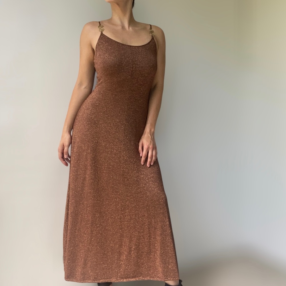 RIXO Metallic Sleeveless Scoop Neck Maxi Dress With Swirl Strap Details - XS